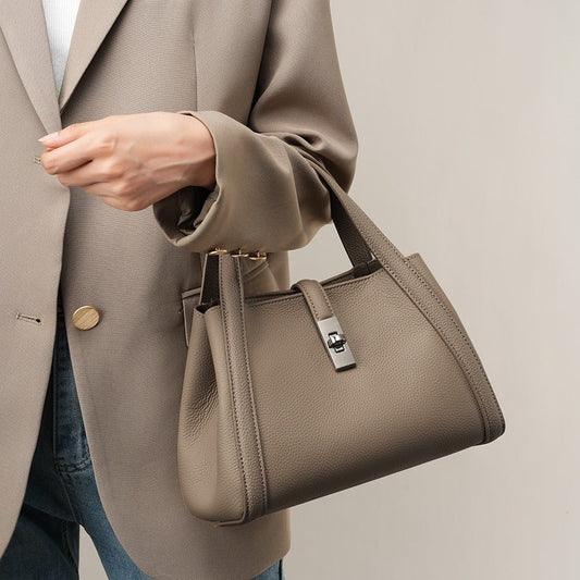 Urban Luxe Bucket Leather Handbag – Stylish & Spacious 👜✨